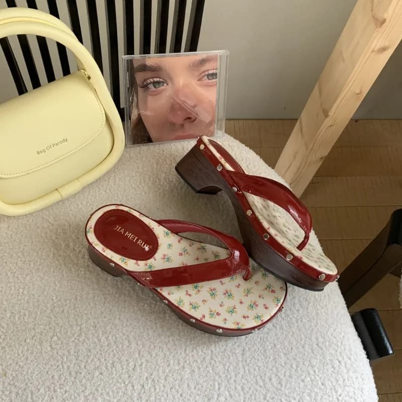 Summer New Womens Shoes Exquisite Rivet Platform Flip Flops for Woman Comfort Vacation Casual Shoes Designer Shoes Zapatos Mujer