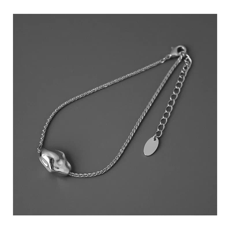 Zhao Ruth Has The Same Doudou Bracelet, The New Cold Wind and Moon Series in Winter, and The Irregular Glossy Small Silver Bean