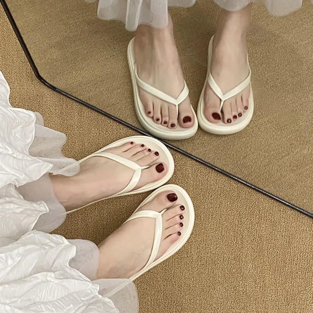 Fashion Non-slip Women Flip-flops Soft Sole Comfortable Women Slippers Round Head Casual Beach Sandals Summer