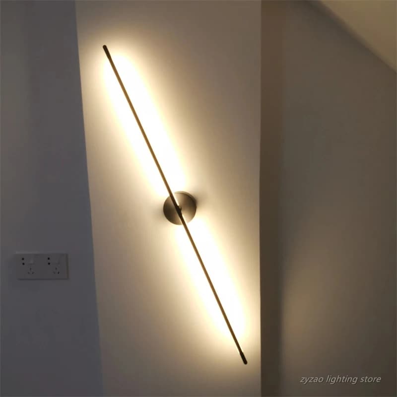 Lampade da parete di lusso con linee geometriche in oro Lampada da comodino per camera da letto del soggiorno Lampada da parete per corridoio dell'hotel con faro a specchio semplice di design