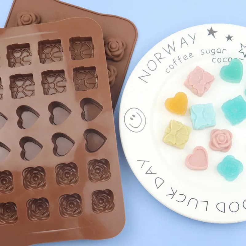 24 in una fila 4 diverse forme di fiori Stampo per cioccolato in silicone Stampo per reticolo di ghiaccio Resistenza alle alte temperature XG663