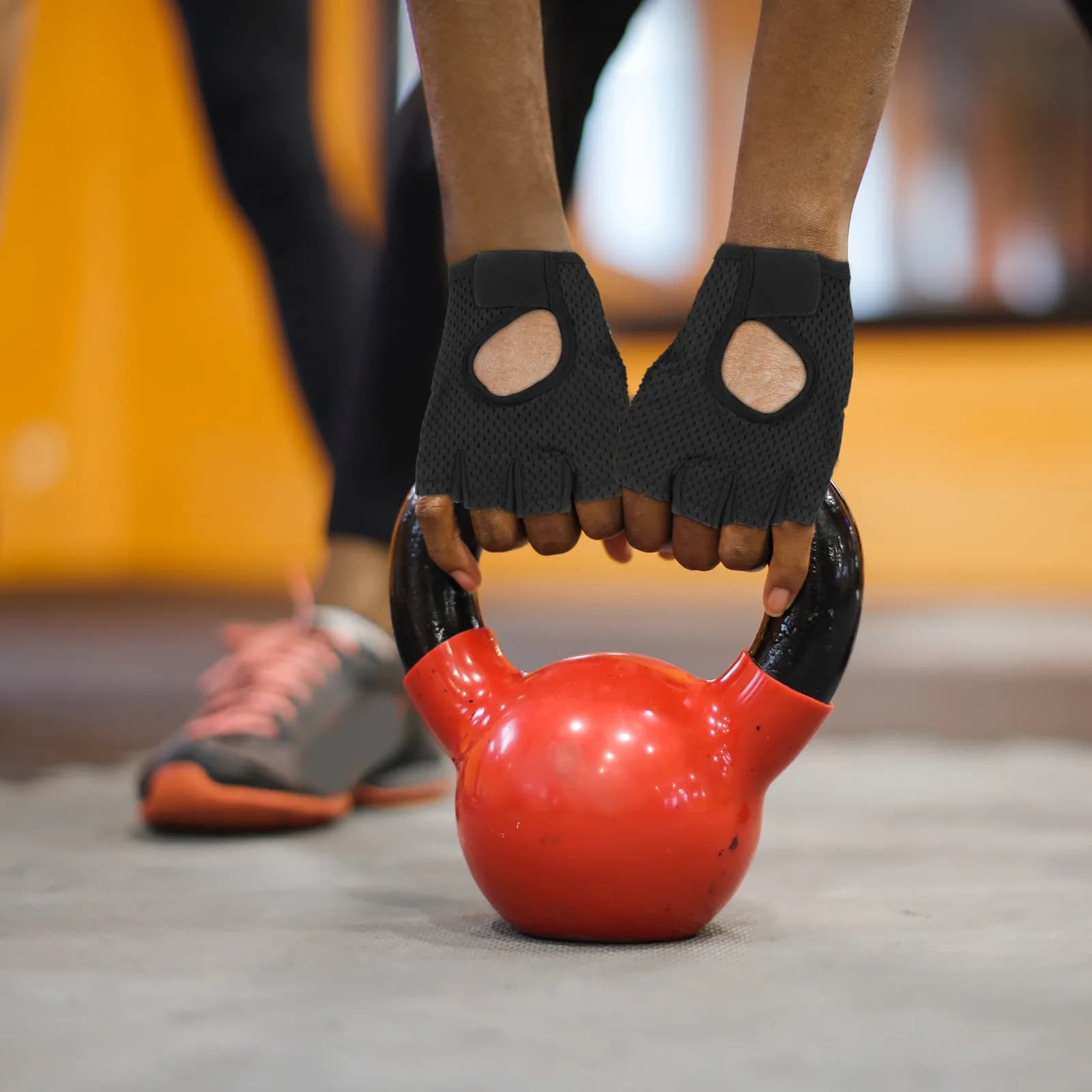 1 paio di guanti sportivi antiscivolo a mezze dita per palestra, ciclismo, corsa, traspiranti, morbidi, leggeri, resistenti all'usura