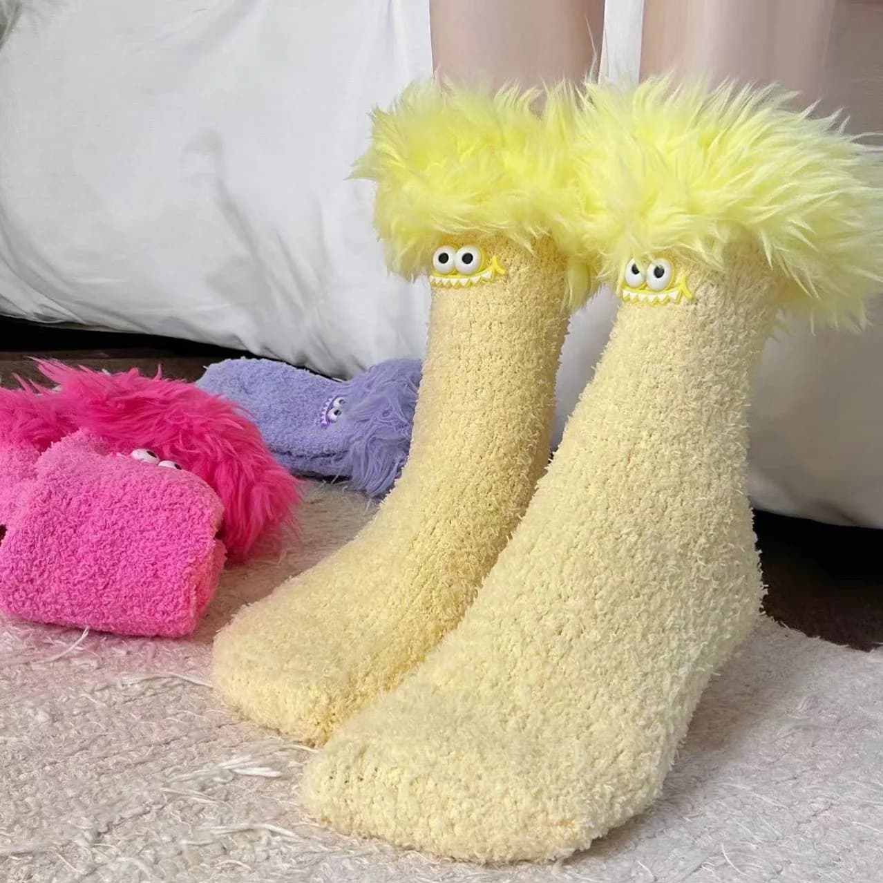 Calzini da donna Cartoon Dopamina per ragazza Calzini da pavimento in pile di corallo spesso caldo e spesso giapponese Kawaii Calzini a tubo medio divertenti e carini
