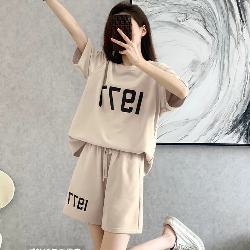 Tuta casual in 2 pezzi con stampa di lettere, t-shirt ampia a maniche corte + pantaloncini con elastico in vita, set loungewear da donna