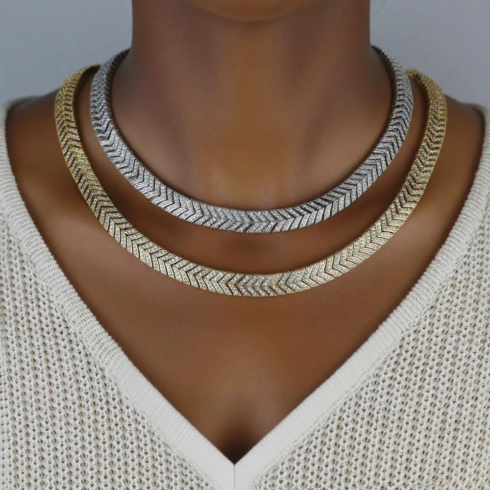 Collana girocollo con catena da tennis geometrica semplice micro pavimentata bling zirconi CZ per donne ragazze gioielli ghiacciati a forma di freccia