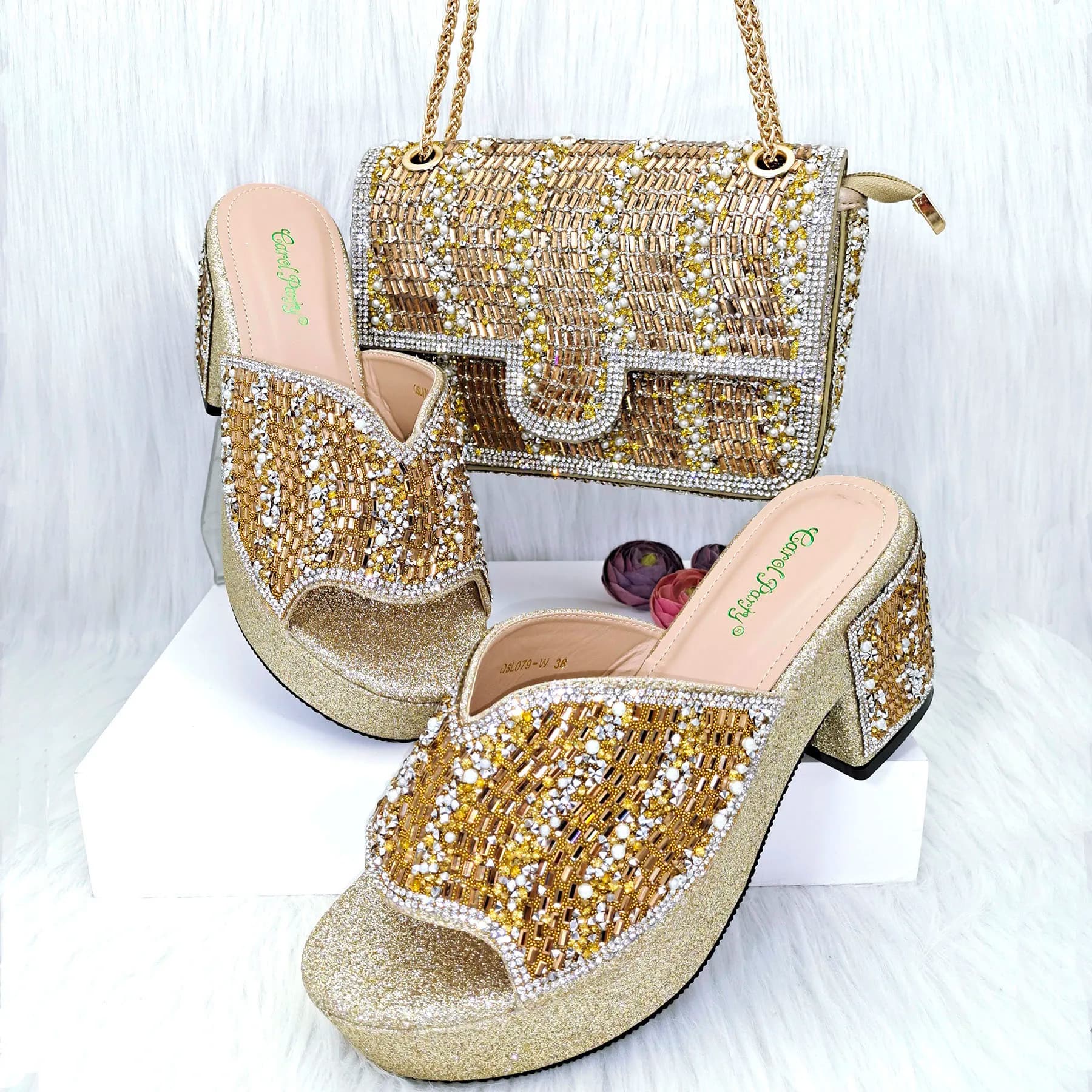 Carol Party Africa Fashion Tacchi alti dorati Design a radice quadrata Scarpe a bocca di pesce Sandali da donna eleganti e set di borse di marca