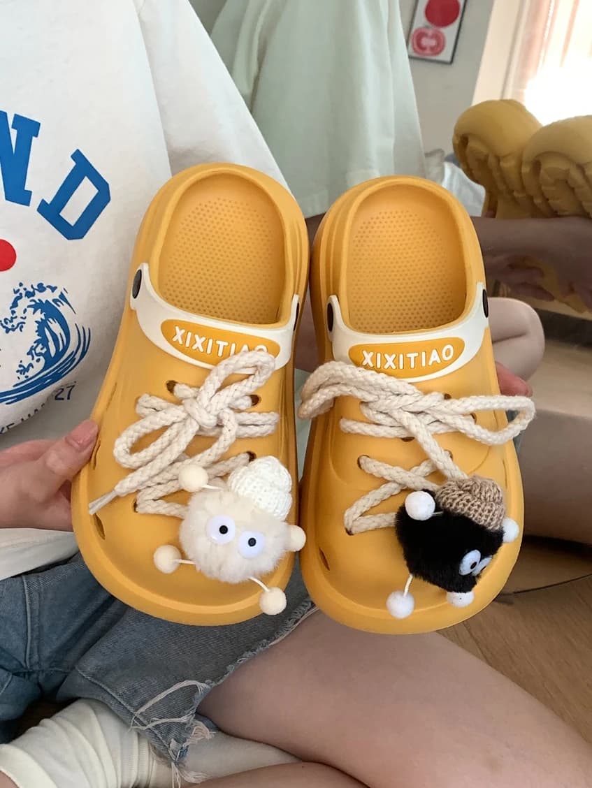 Zoccoli con suola spessa da donna, sandali estivi casual traforati slip-on antiscivolo per esterni, ciabatte nere bianche color carbone