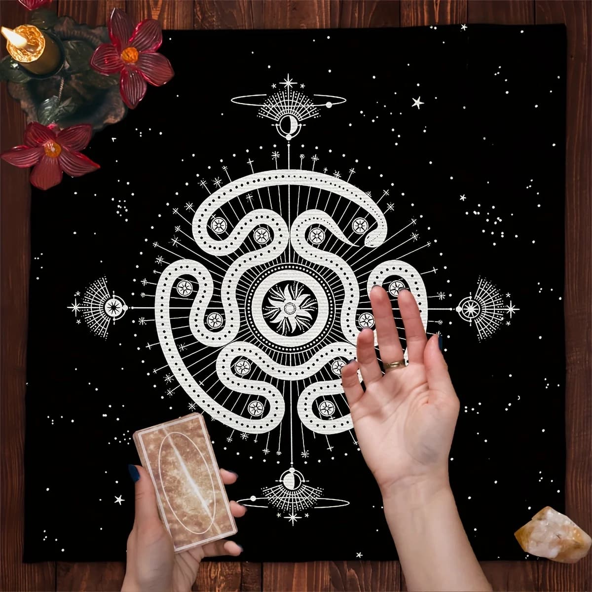 Tappetino da Tavolo per Tarocchi con Dea Ecate e Serpenti, Tappeto per Altare di Divinazione, per Rituali con Pendolo, Posizioni di Carte Oracolo, Decorazione per la Casa