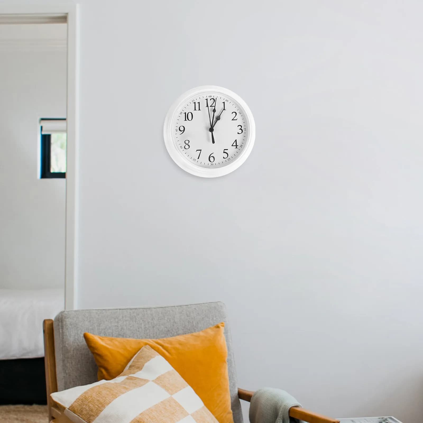 Large White Round Silent Wall Clock Plastic Mute Hanging Clock for Living Room Bedroom Office Decor Simple Style Household
