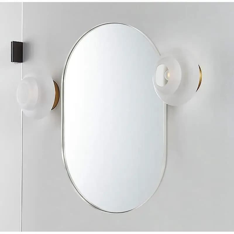 Specchio ovale in metallo 20x33 pollici finitura argento, decorazione da parete per soggiorno o bagno, accento domestico elegante, perfetto per il moderno