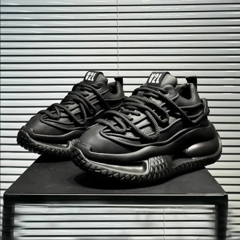 New casual shoes in popular men's fashion solid color, wear-resistant racing sports sneakers with thick sole, growing height