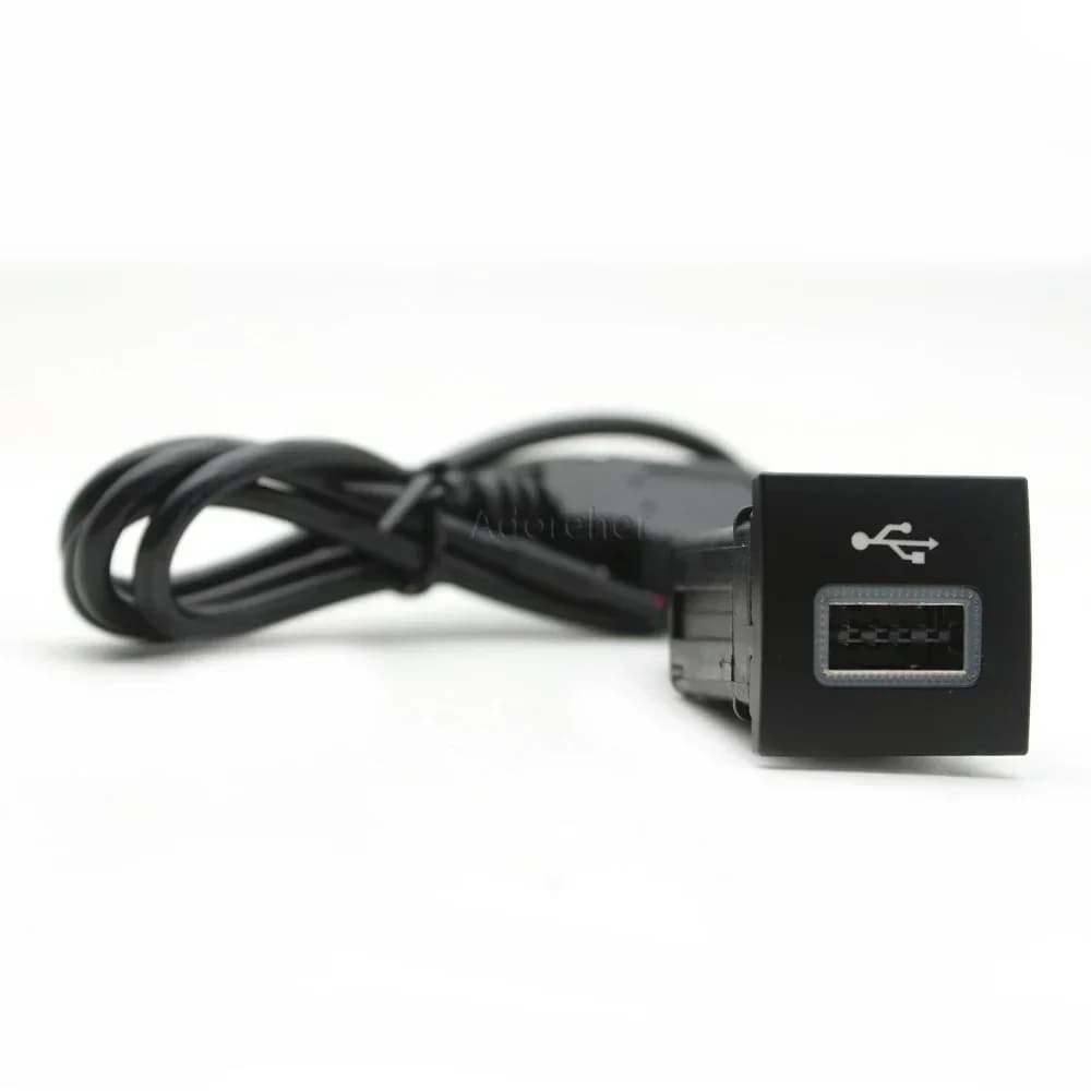 Adattatore di ingresso USB per auto Audio Radio Musica U-disk Cavo di interfaccia presa flash per VW Golf 6 Jetta MK5 EOS Scirocco Touran