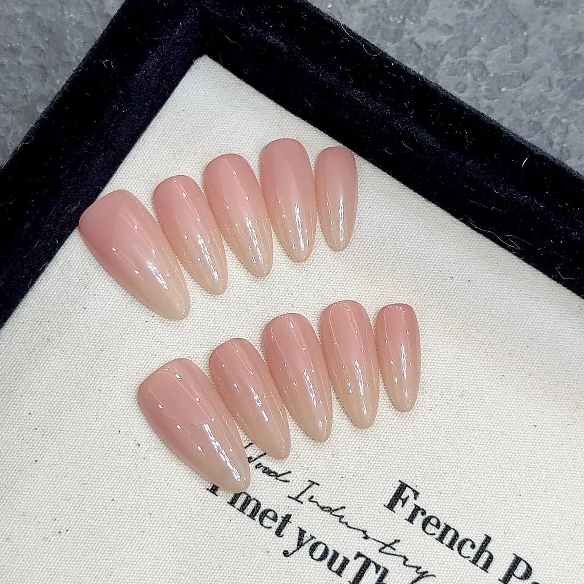 10 pieces handmade almond print on medium nails light pink moon nails Aurora French simple fingernails complete tip over fake nails nude