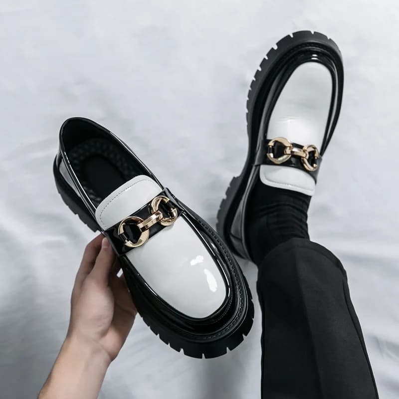 2025 Mocassini Abito da lavoro da uomo con fibbia a cavallo Scarpe casual in pelle con tacco a muffin lucido