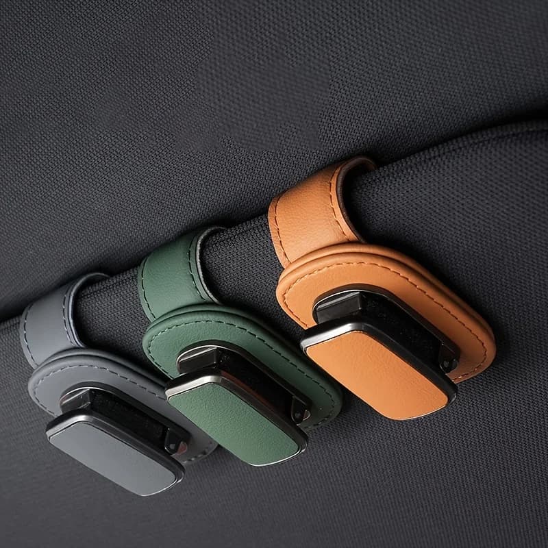 Clip per visiera auto e portaocchiali in pelle PU resistente, organizer da cruscotto con un solo clic, compatibile con smartphone.