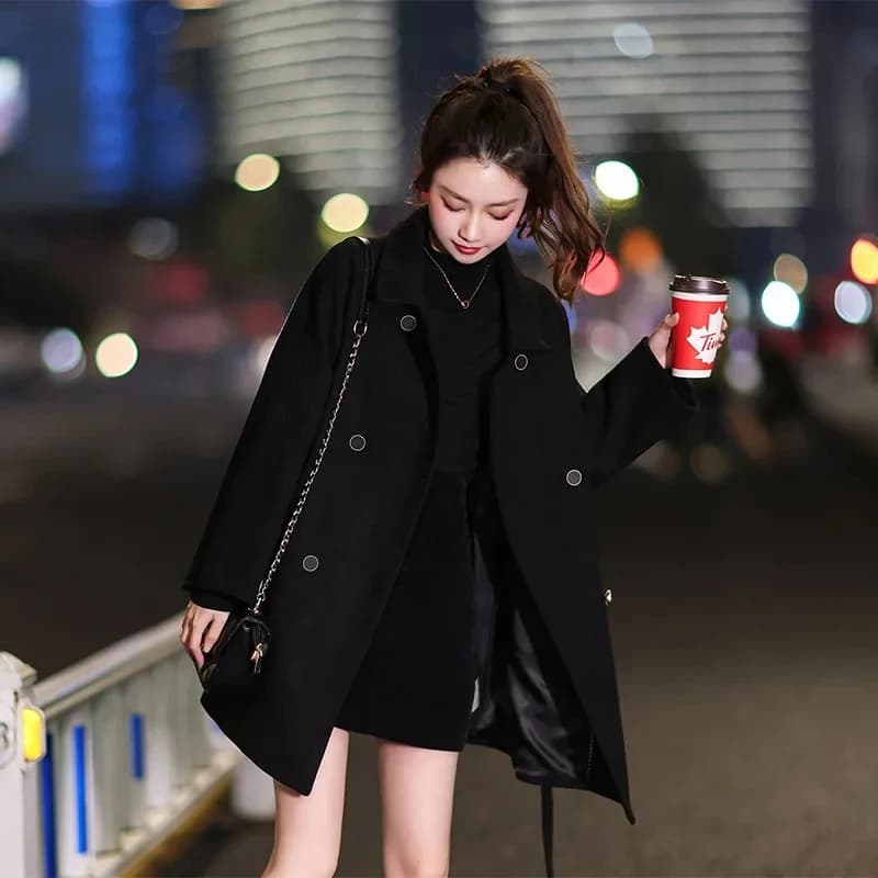 2024 autunno inverno cappotto di lana nera da donna di media lunghezza temperamento di fascia alta giacca di lana addensata soprabito con cintura doppiopetto