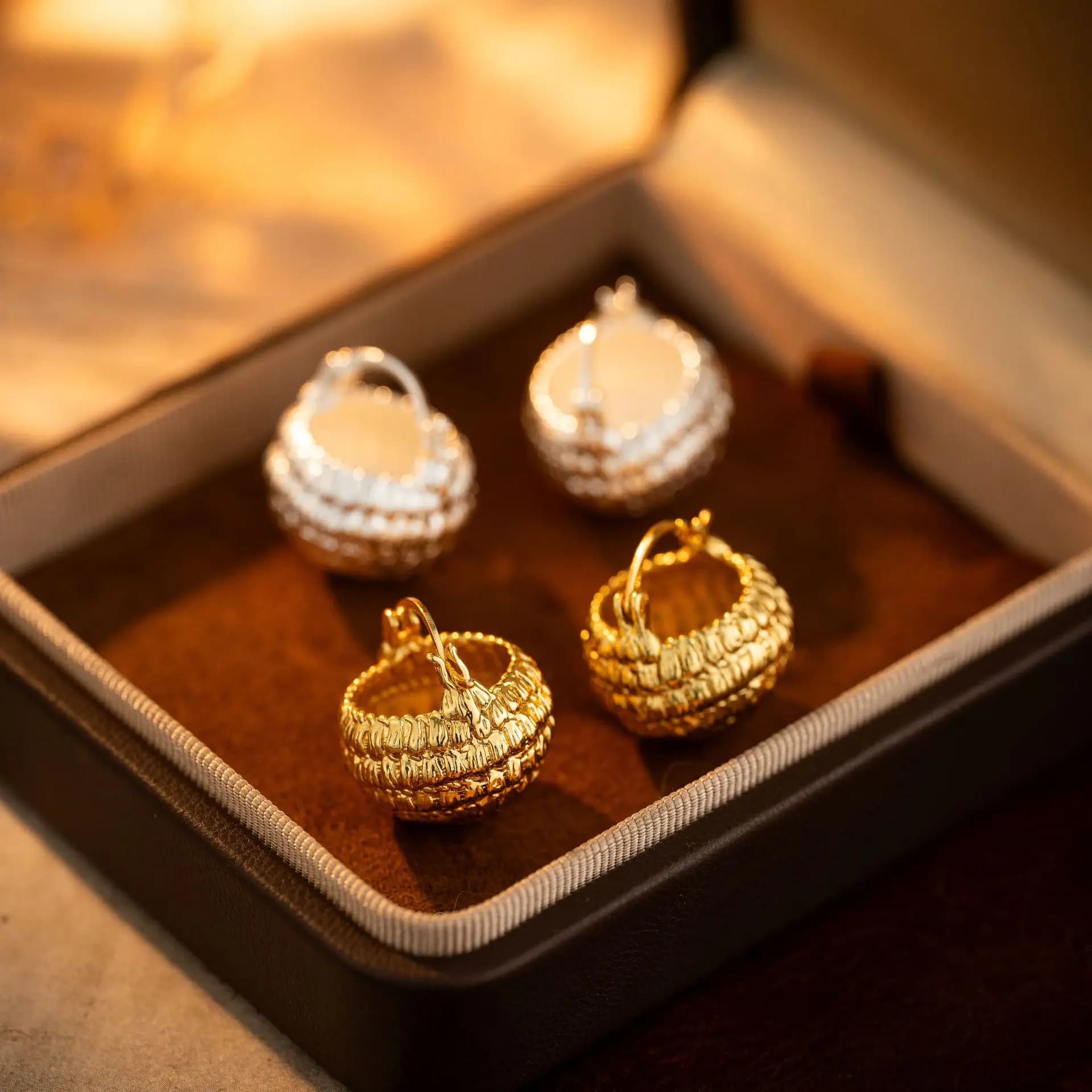 New trendy ear clips with unique design, high-end and simple style earrings, exquisite and versatile elegant jewelry.
