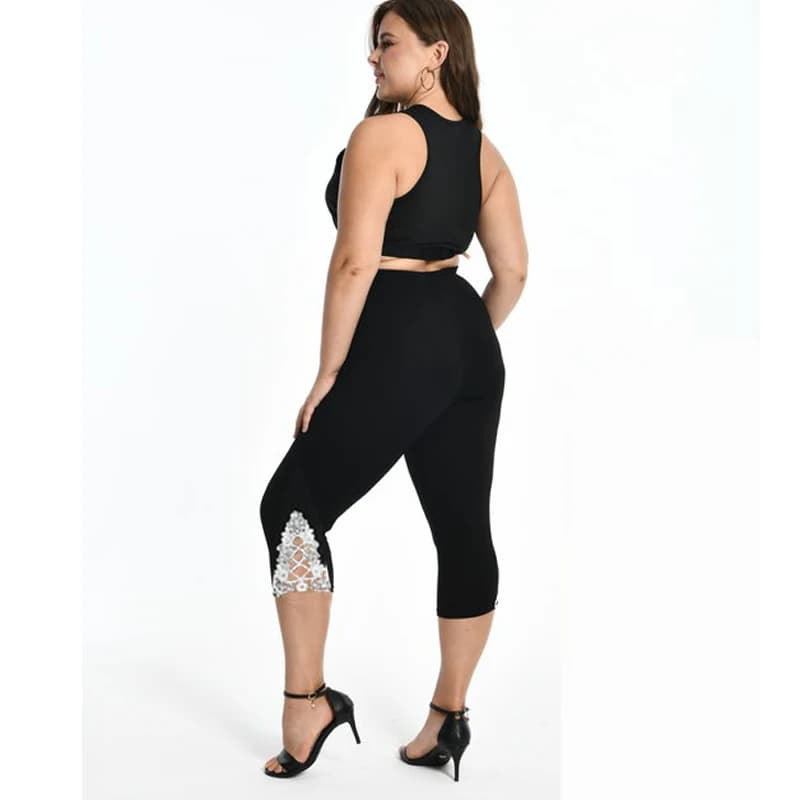 Leggings di grandi dimensioni 7XL per le donne Estate sottile Tick 3/4 Capris Pantaloni stretti cavi in pizzo corto Nero Bianco Rosa Rosso 6XL 5xl 4xl