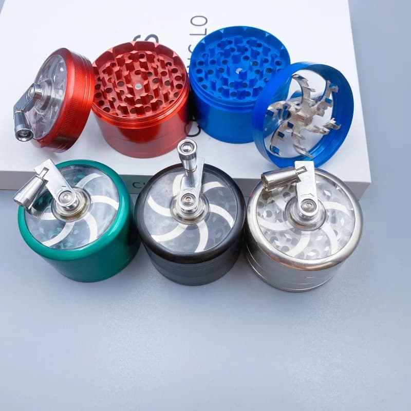 Smerigliatrice per erbe con manico da 2,5 pollici/63mm Grande mulino manuale per spezie a 4 strati Malta per pepe Erba Smerigliatrice per tabacco grezzo Accessori per fumatori