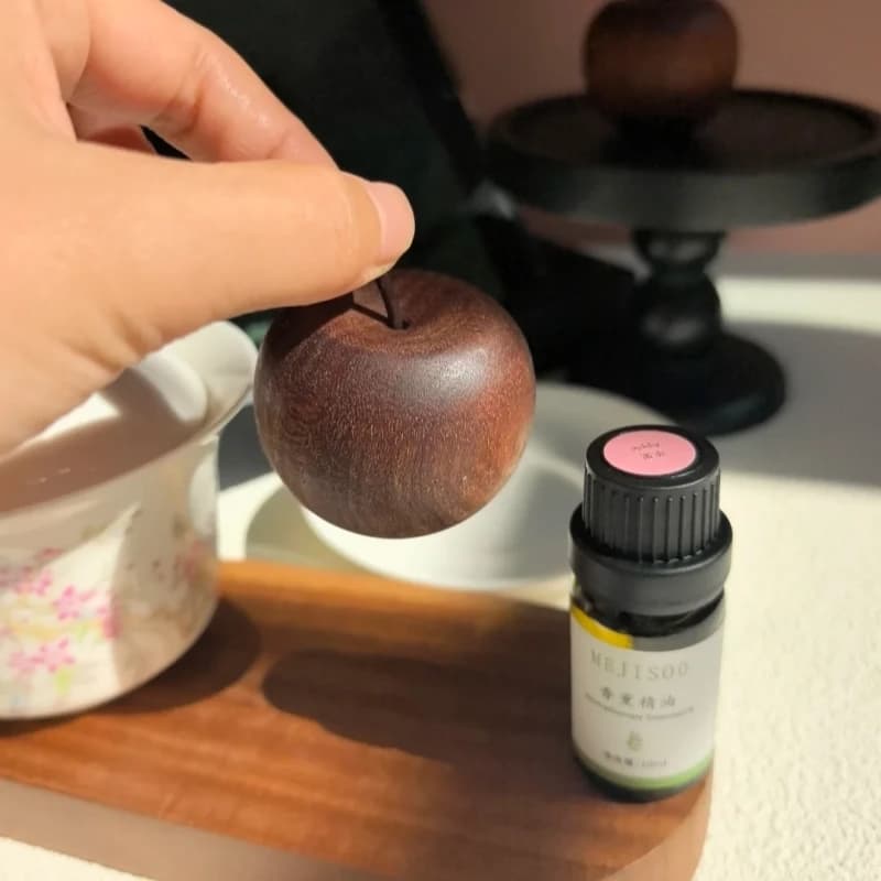 Simple Wooden Diffuser, Simulated Apple, Car Aromatherapy Decorative Accessories, Desktop Ornaments, Lucky Birthday Gifts