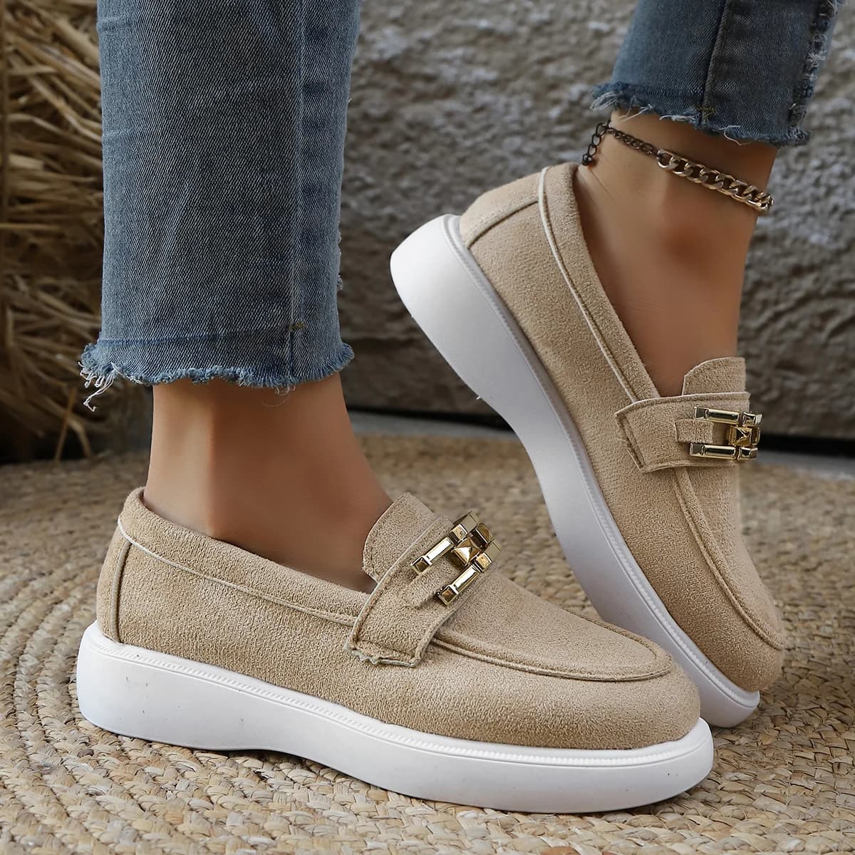 2025 nuove scarpe basse da donna versatili moda casual mocassini pigri slip-on poco profondi sneakers da esterno comode e leggere da donna