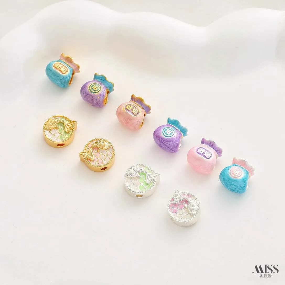 Perline distanziatrici a forma di pesce Koi e sacchetto portafortuna, placcate oro vero 18K color oro sabbia, ad alta tenuta del colore, accessori fai da te per braccialetti