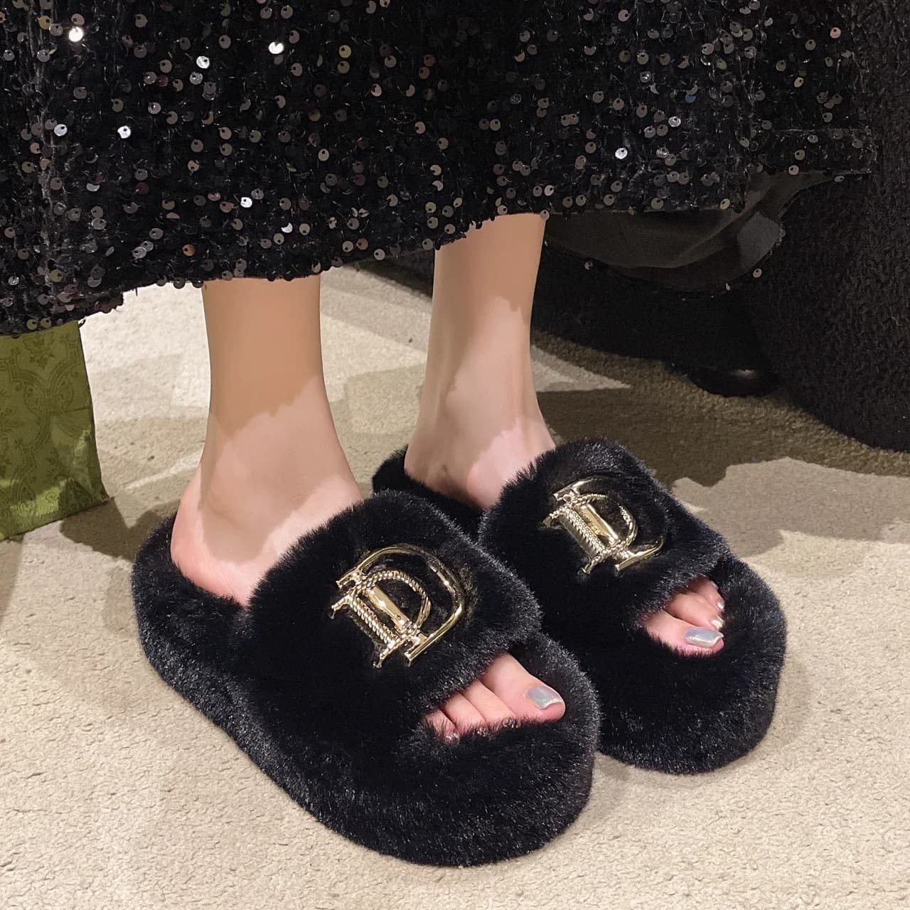 Women's Plush Slippers 2025 Autumn Winter Letters Metal Decoration Open Toe Fashion Thick-soled Warm Home Slippers Cotton Drag