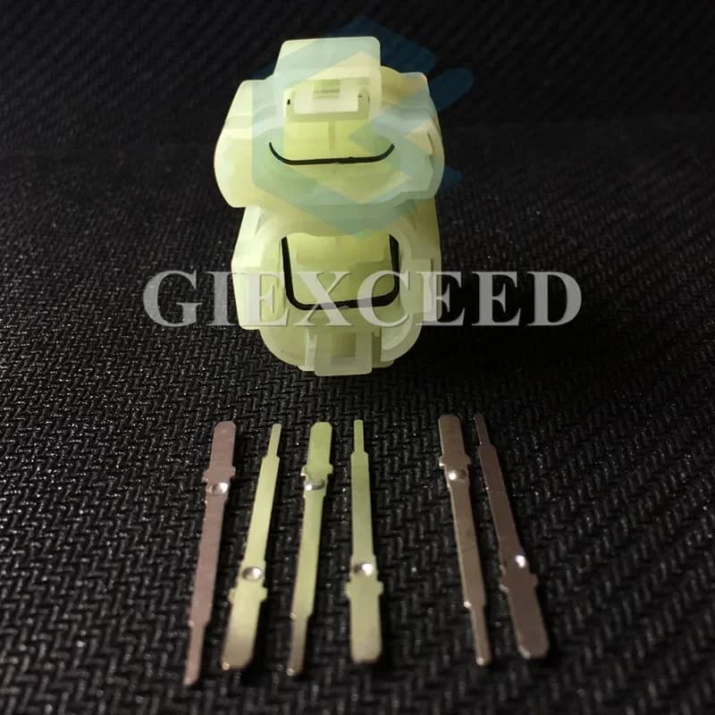 2 set di connettori per cablaggio maschio per cavo automatico con presa automobilistica a 6 pin