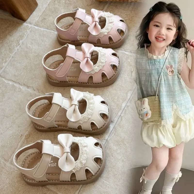 Sandali da bambina con fiocco a farfalla, Collezione Estate 2026, con bordo in pizzo, sandali piatti stile principessa per spiaggia e resort