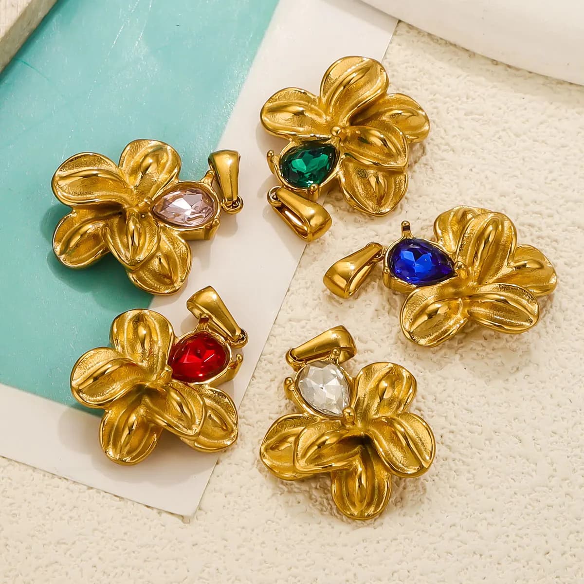 Ciondolo con ciondolo a forma di fiore con ciondolo in acciaio inossidabile da 2 pezzi per materiali per la creazione di gioielli, portachiavi, collana, braccialetto, materiale all'ingrosso