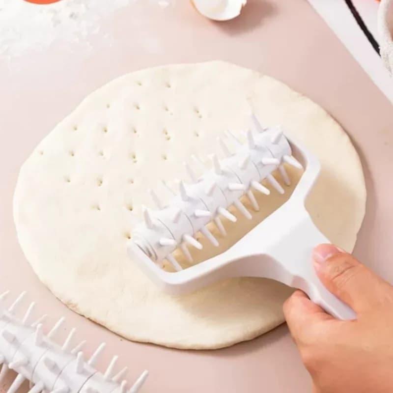 Rullo per pizza Pin Pizza Biscotti Strumenti di cottura Rullo per pasta in plastica Pasticceria Torta Ruote ad aghi Taglierina Macchina da cucire Punzonatrice per pane
