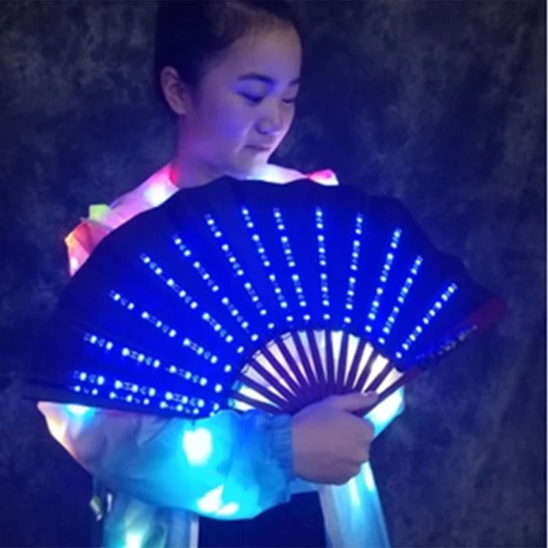 Forniture di tendenza della moda Ventilatore rave portatile Ventilatore da discoteca luminoso Danza Sillaba elettrica Puntelli per prestazioni per feste Ventilatore pieghevole flash