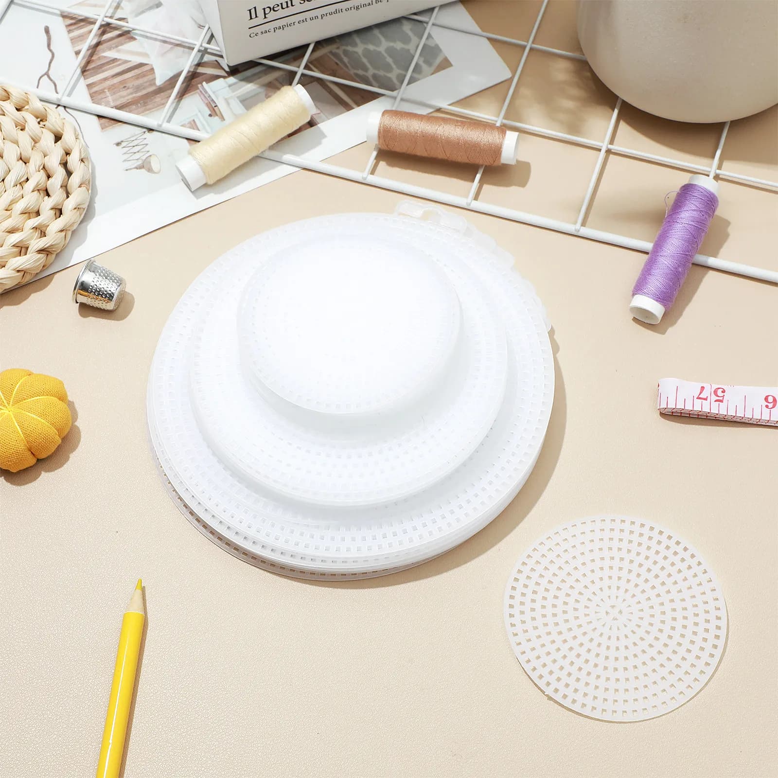 30 Pezzi Fogli di Tela a Rete Rotonda per Punto Croce, Tela in Plastica Premium Multifunzione per Fai da Te, Materiale Artigianale per Segnalibri, Sottobicchieri, Decorazioni Murali