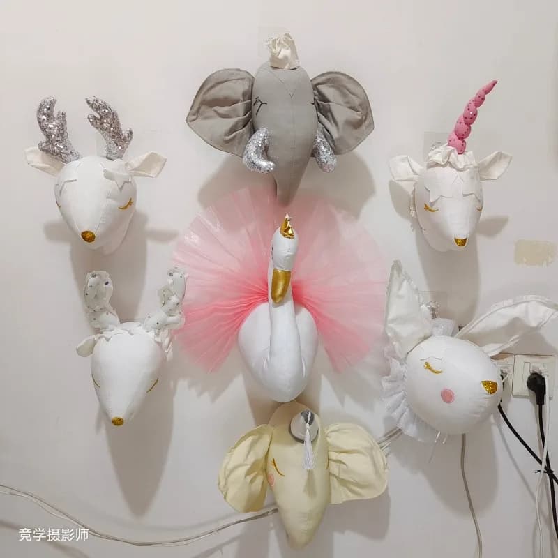Animali in feltro fatti a mano Testa di animali di peluche 3D Teste di elefante Testa di cigno Decorazione da appendere a parete per la decorazione della camera da letto dei bambini della scuola materna