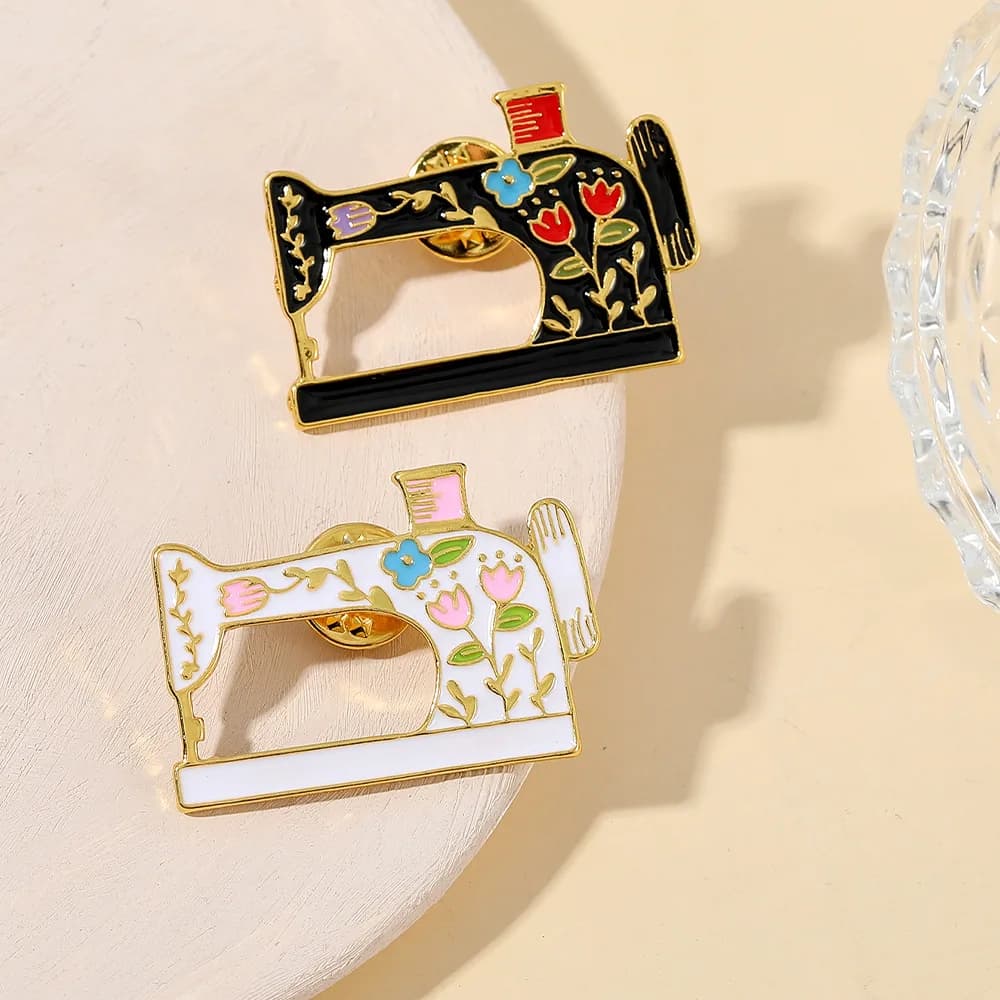 Pin Club | Retro Flower Black Sewing Machine Enamel Badge Creative Metal Brooch Clothing Bag Versatile Accessories Jewelry Gift