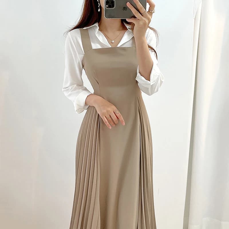 Elegant Light Autumn Dress with Long Sleeves and Belt, with Side Folds and Upper Life for Woman, Casual Chic Style