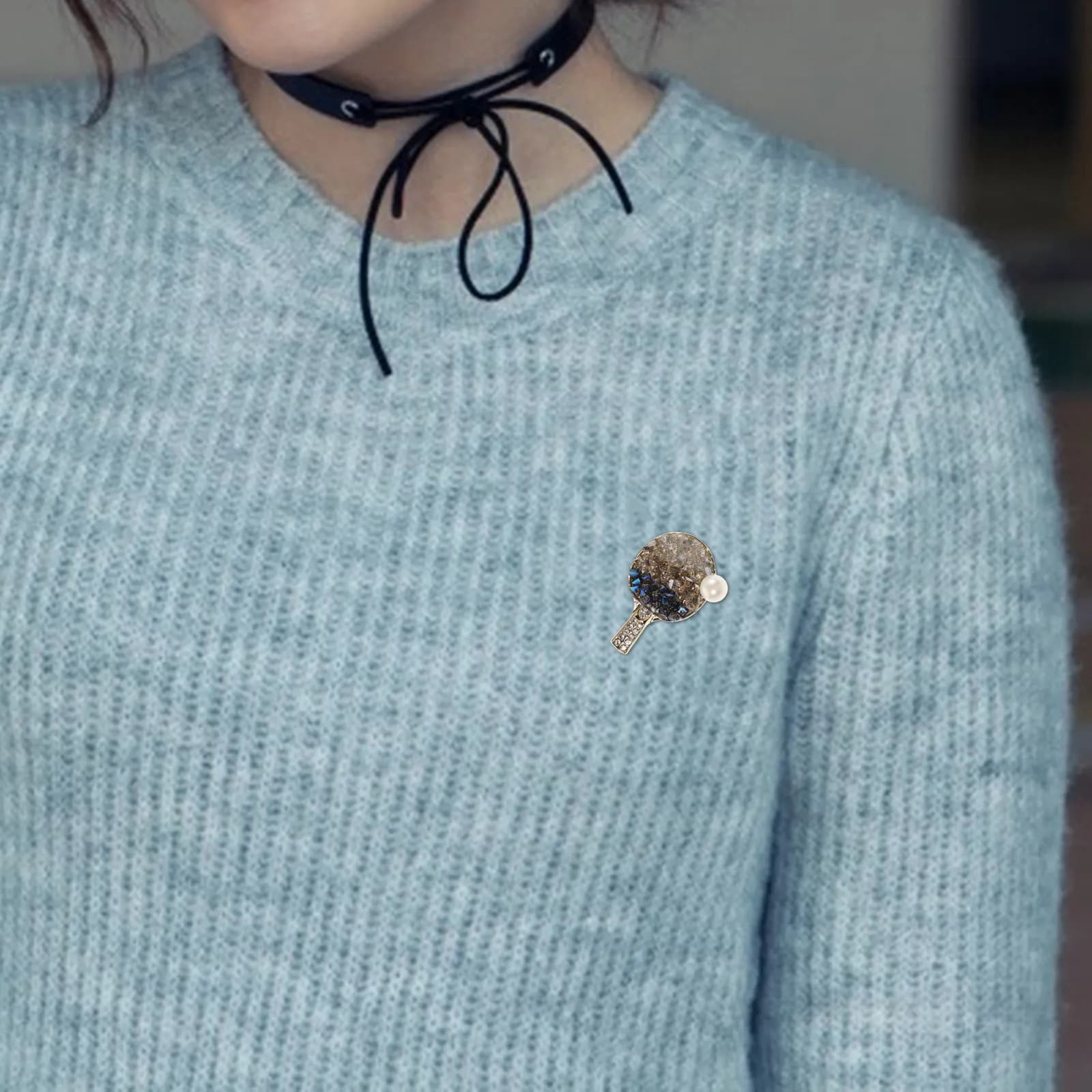 Spilla da bavero a forma di racchetta da ping pong per donna e uomo, con strass di cristallo, in rame lavorato, versatile, per sciarpa