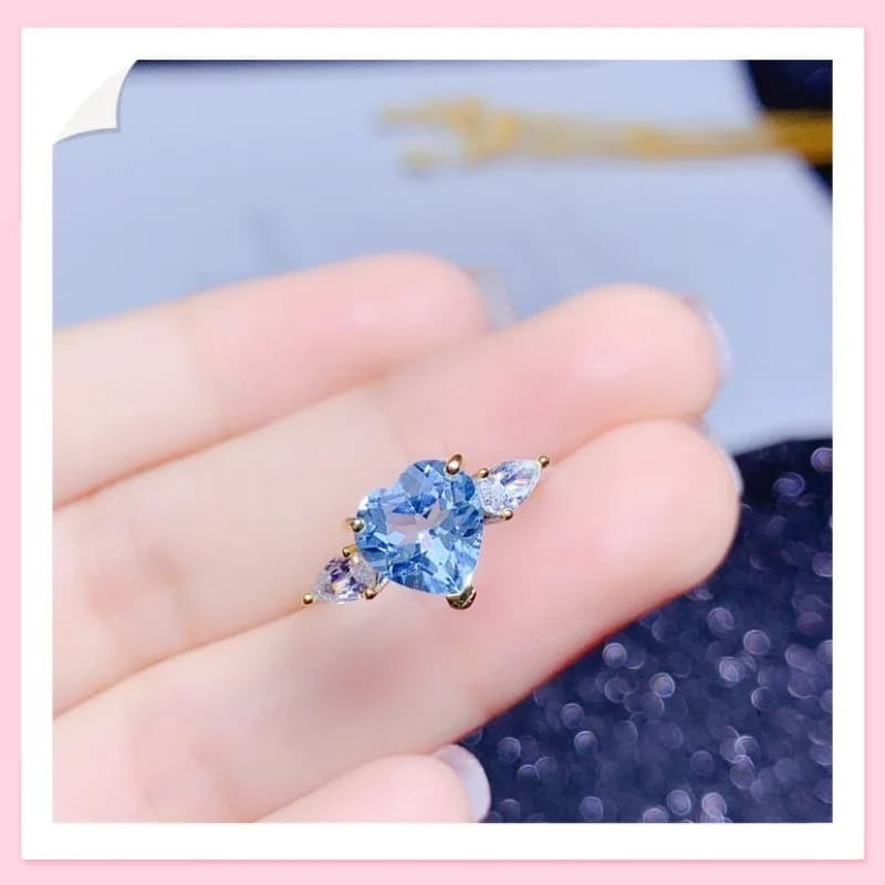 Anello da donna con acquamarina a forma di cuore aperto, imitazione topazio azzurro cielo, stile lusso leggero e di nicchia, per trasmissioni in diretta