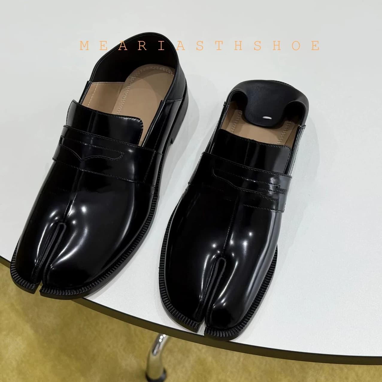 Women's Tabi Shoes with Divisa Point, Casual Moccasins, Brand Design Shoes, Leather Classics, Unisex, Elegant and Luxury