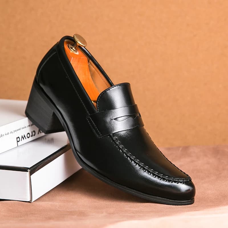 Scarpe casual in pelle da uomo di marca di fascia alta Scarpe formali da uomo d'affari da ufficio Tacchi alti Scarpe da sposa da sposo Eleganti e versatili