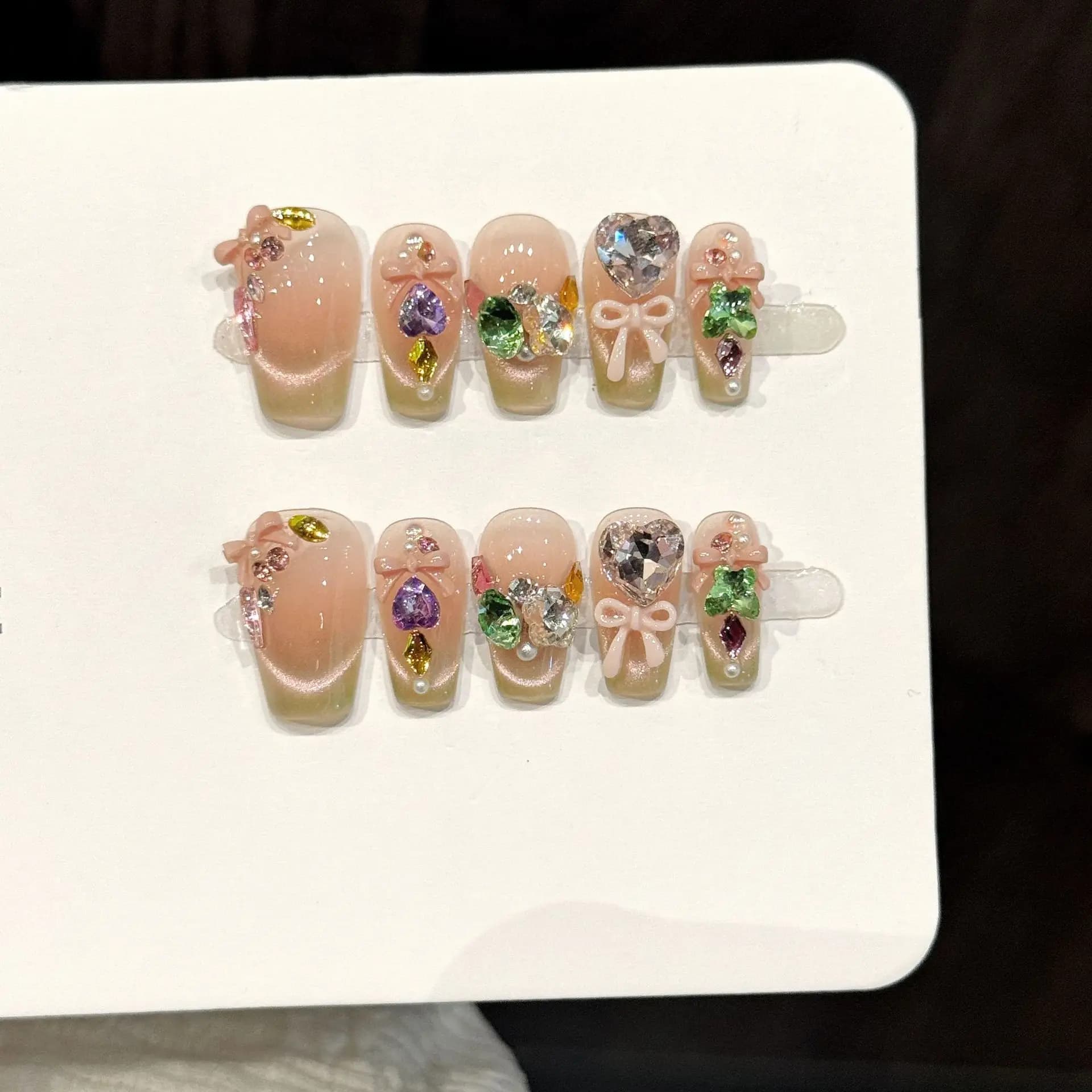 10 pz. Unghie Finte Corte a Coffin Pressate a Mano, Bellissime Unghie Finte, Fiocco Dolce con Diamanti Colorati Effetto Occhio di Gatto Rosa, Adatte per Donne
