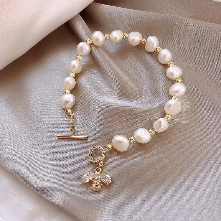 Nuovo Bracciale Charm da Donna con Zirconi CZ Lucidi a Forma di Ape e Perle Naturali d'Acqua Dolce Placcato Oro 14K, Gioielli Regalo per Donne