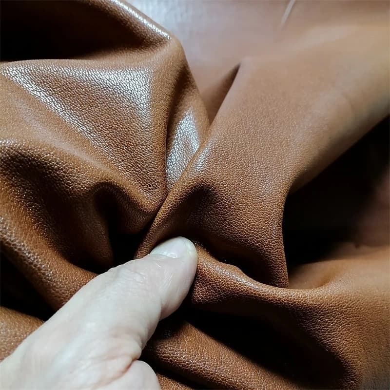 Pelle di pecora conciata al vegetale marrone da 1,1/1,2 mm. Pelle di primo strato. Tessuto in vera pelle. Fai da te fatto a mano per scarpe. Borsa. Pecora intera