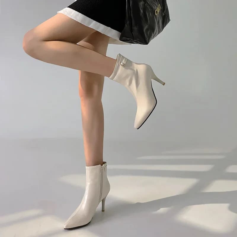 YMECHIC Moda Autunno Inverno Sexy Nero Stivaletti da donna Tacco alto sottile Punta a punta Cerniera Scarpe da donna Stivaletti corti beige 2025