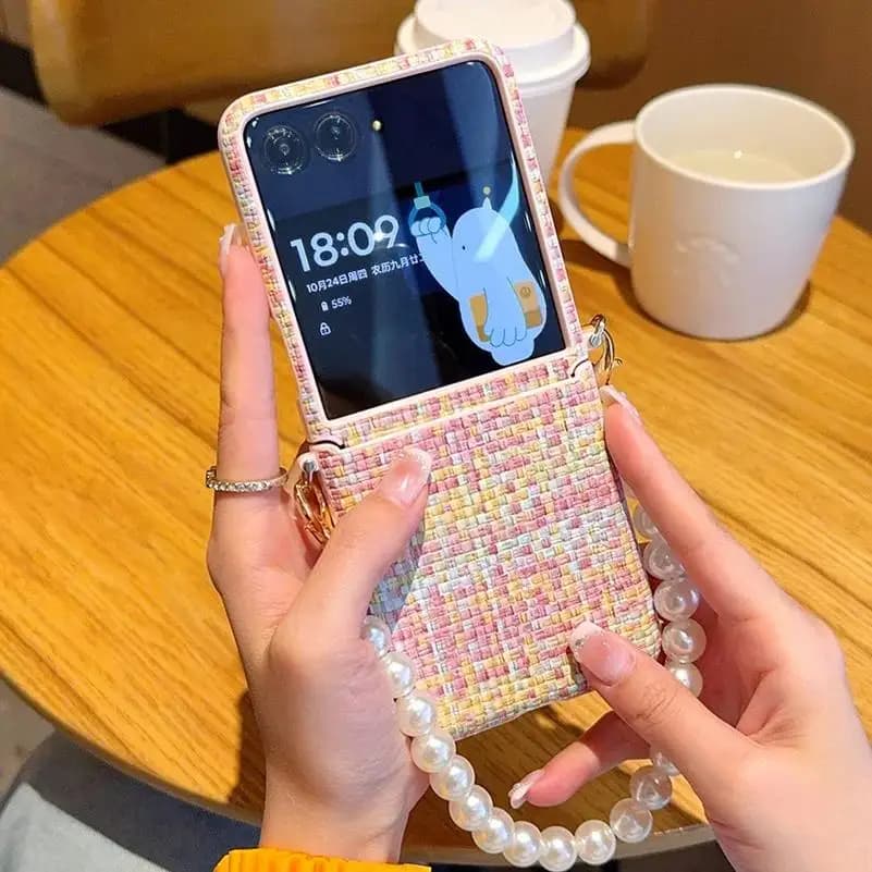 Elegante Custodia con Cerniera in Tessuto Intrecciato per Samsung Galaxy Z Flip 7 6 5 4 5G, con Braccialetto a Perle, Protezione Antiurto Rigida