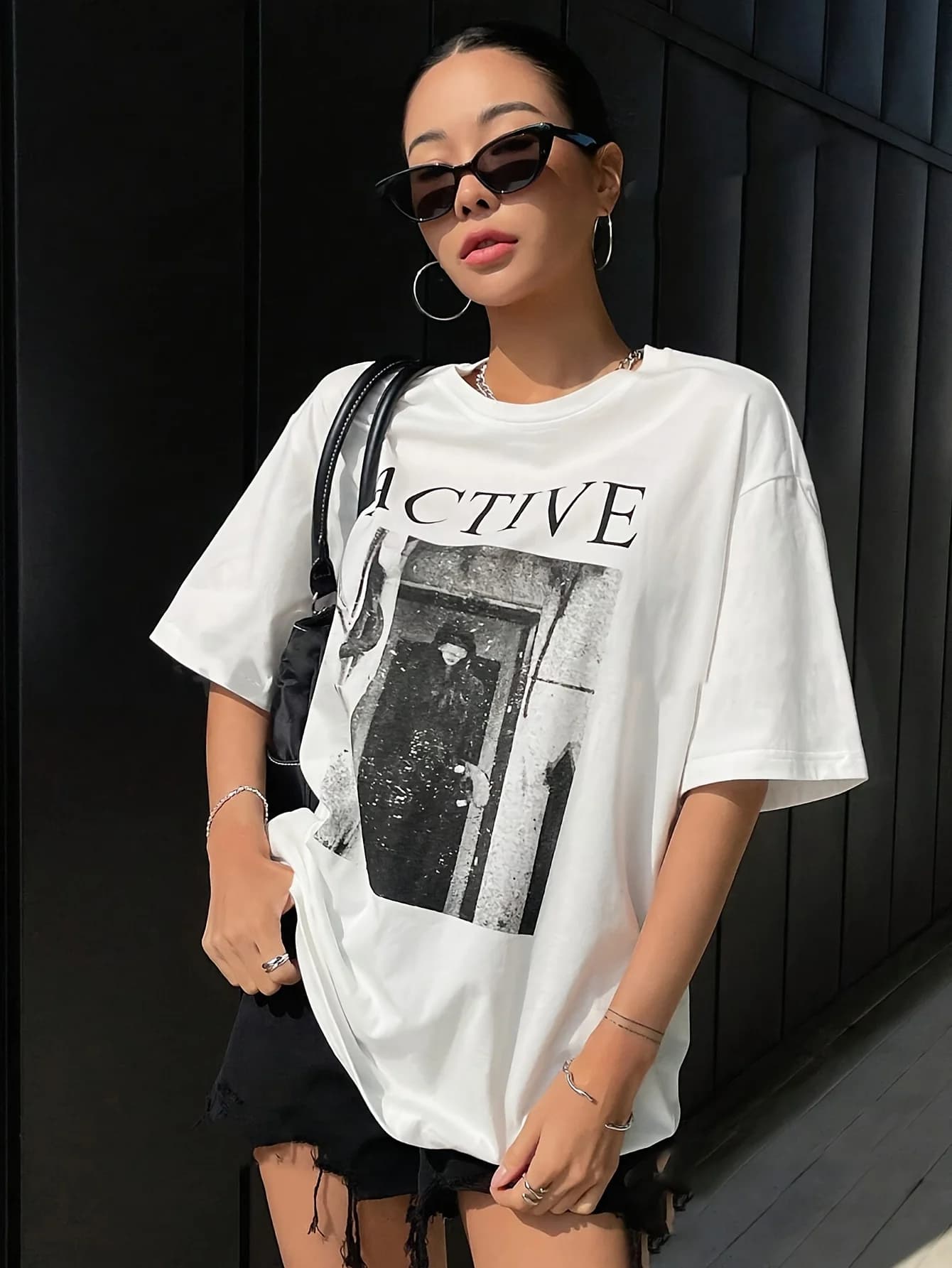 T-shirt girocollo con stampa grafica e lettere, top casual a maniche corte per l'estate e la primavera, abbigliamento da donna