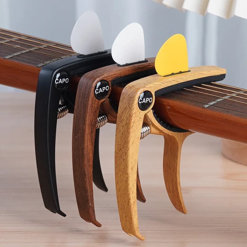 Clip universale professionale 3 in 1 in lega di alluminio per chitarra, ukulele, basso e strumenti acustici/elettrici con porta plettri e accordatore in metallo