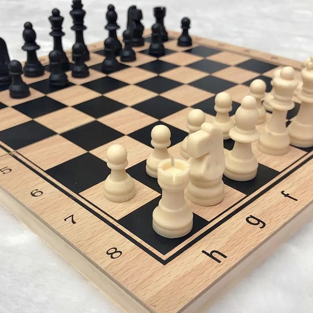 Scacchiera in Legno Contemporanea Pieghevole con Set di Scacchi Portatile per Viaggi e Bambini