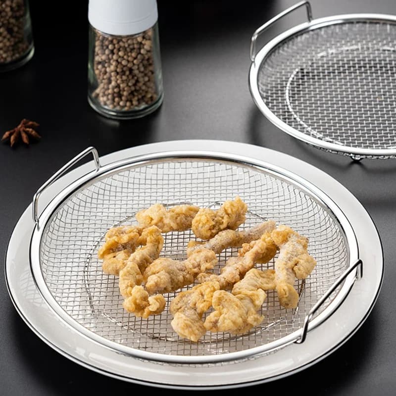 Kitchen basket in stainless steel, with fine net, ideal for frying, barbecue and fries.