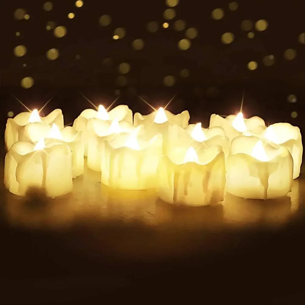 Set di 12 Candele LED a Timer, Senza Fiamma con Effetto Tremolante, Ciclo Giornaliero 6H On/18H Off, Batterie Incluse, Base Bianca